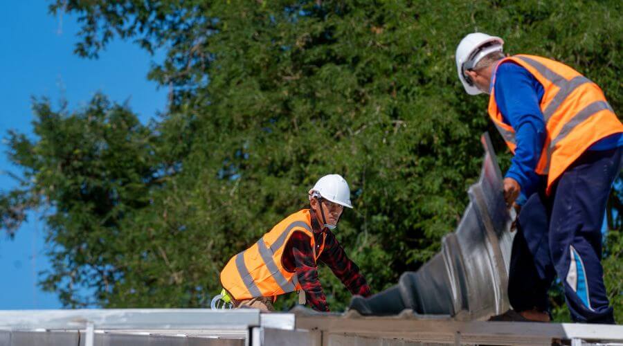 Professional gutter cleaning in Braintree, MA